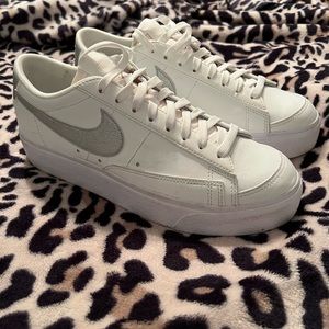 Nike Blazer Low Platform Women Size 9
